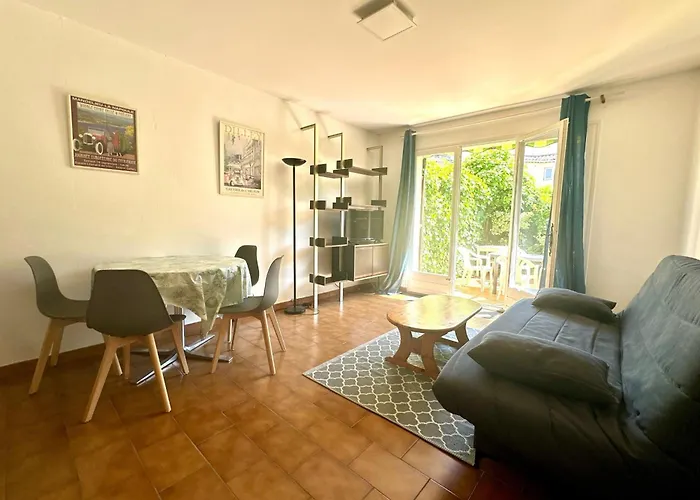 House With Terrace In Mandelieu-La-Napoule
